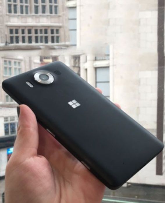 تصویر  مایکروسافت لومیا 950