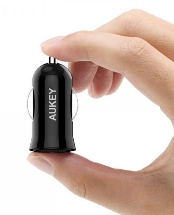 تصویر  شارژر فندکی آکی مدل CC-T10