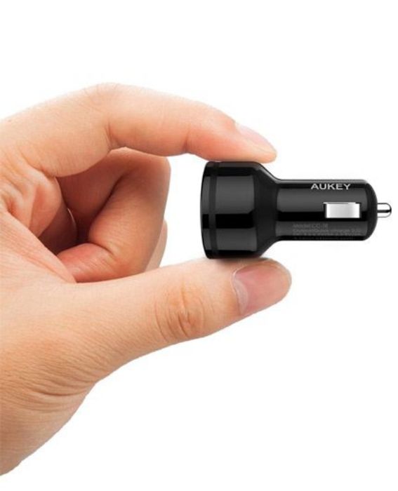 تصویر  شارژر فندکی آکی مدل CC-T8