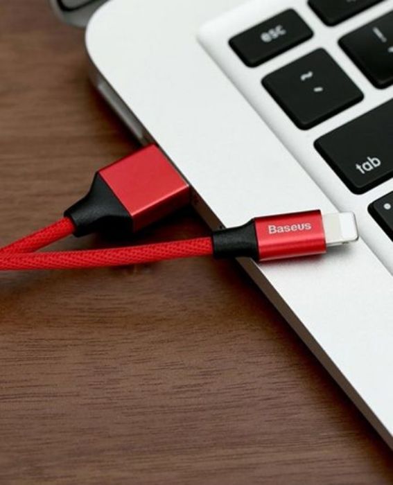 تصویر  کابل 1.8 متری شارژ و انتقال اطلاعات USB به Lightning باسئوس مدل Yiven
